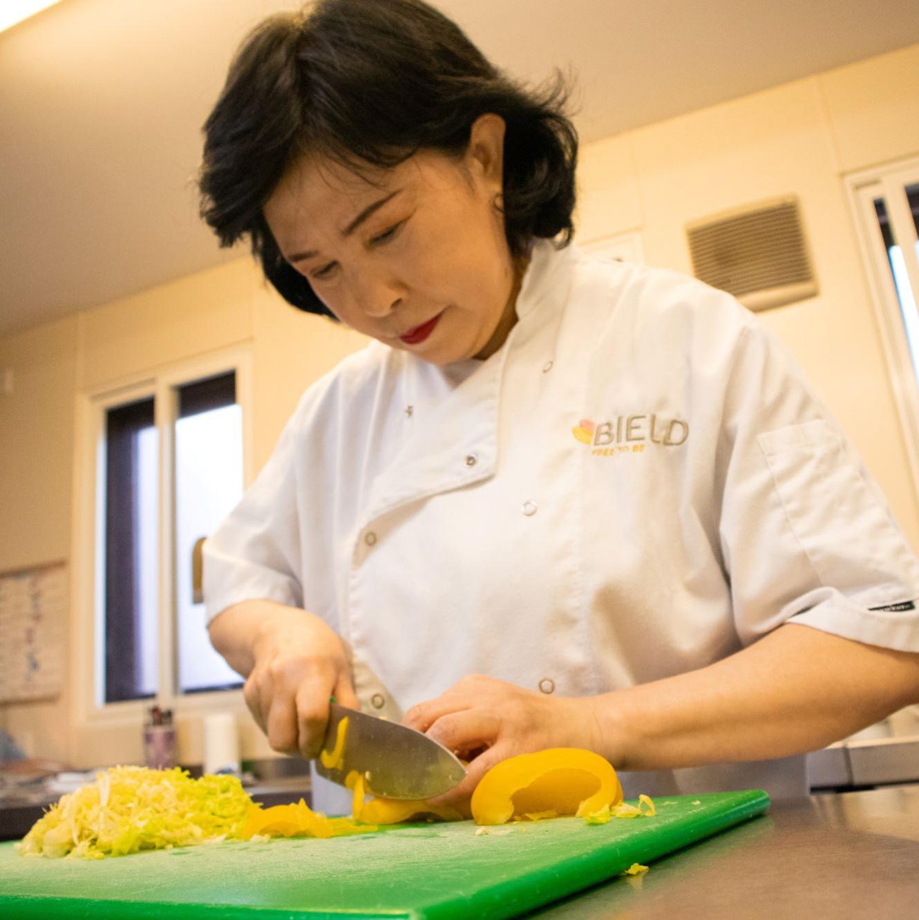 Jian Wang cooking